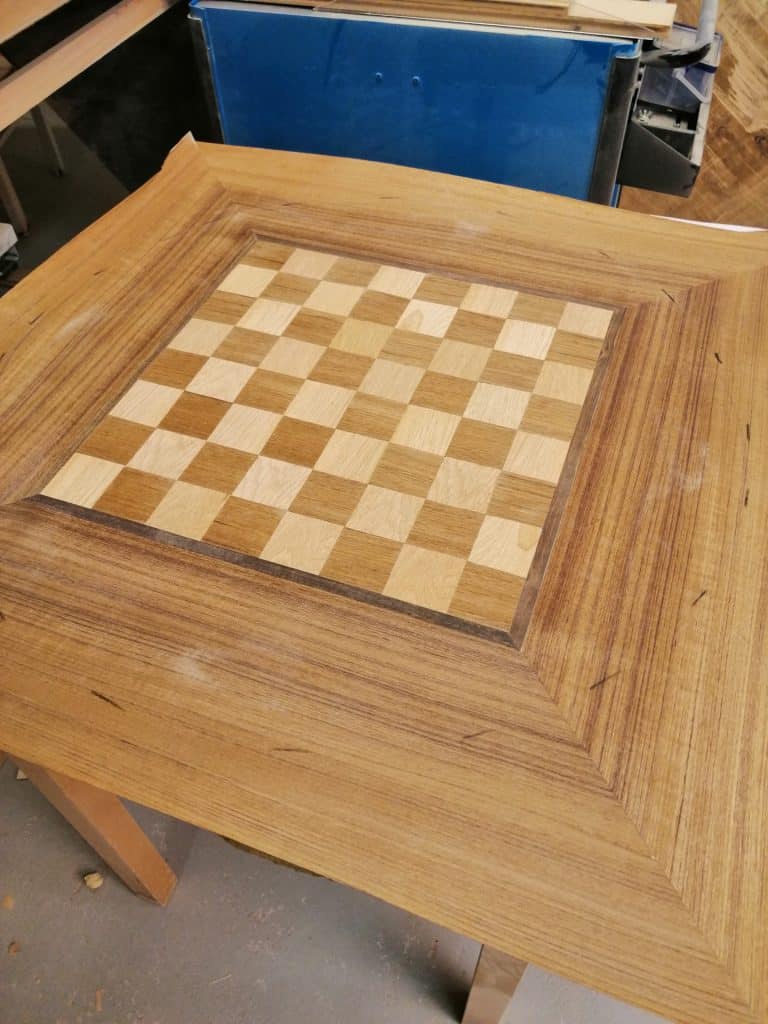 Uusi viilutettu kuvio liimattavaksi