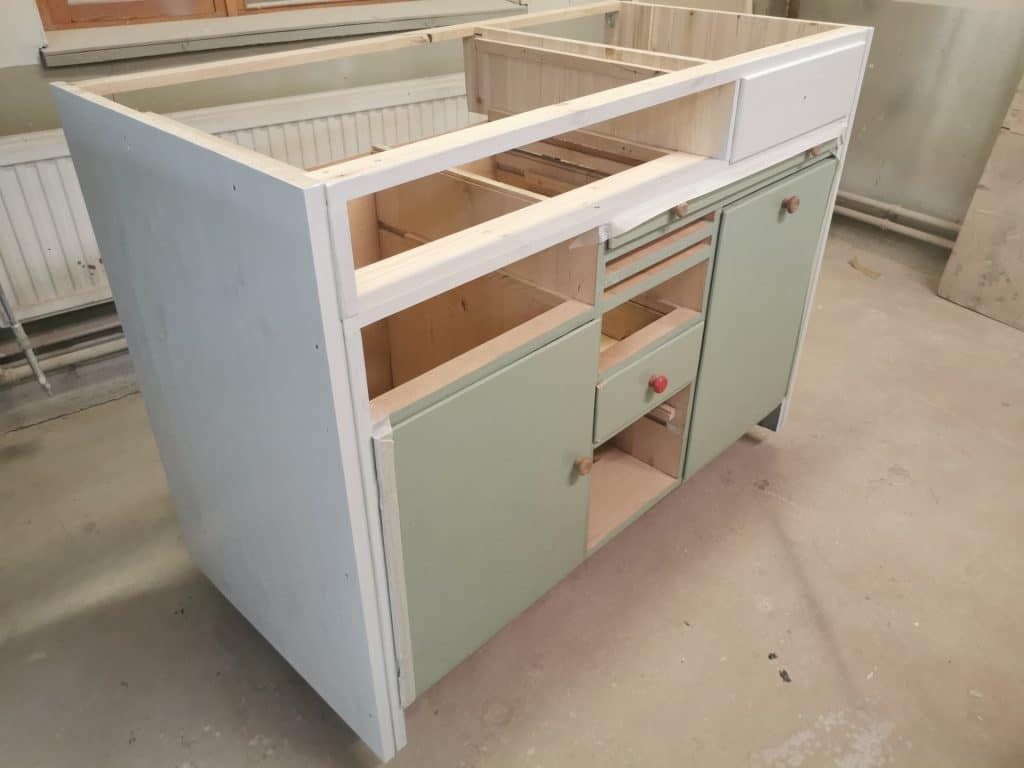 Korotus 900 mm ja levitys rosterikannen mukaan